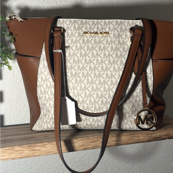 Michael Kors Tan and Cream Shoulder Bag - Picture 1 of 7